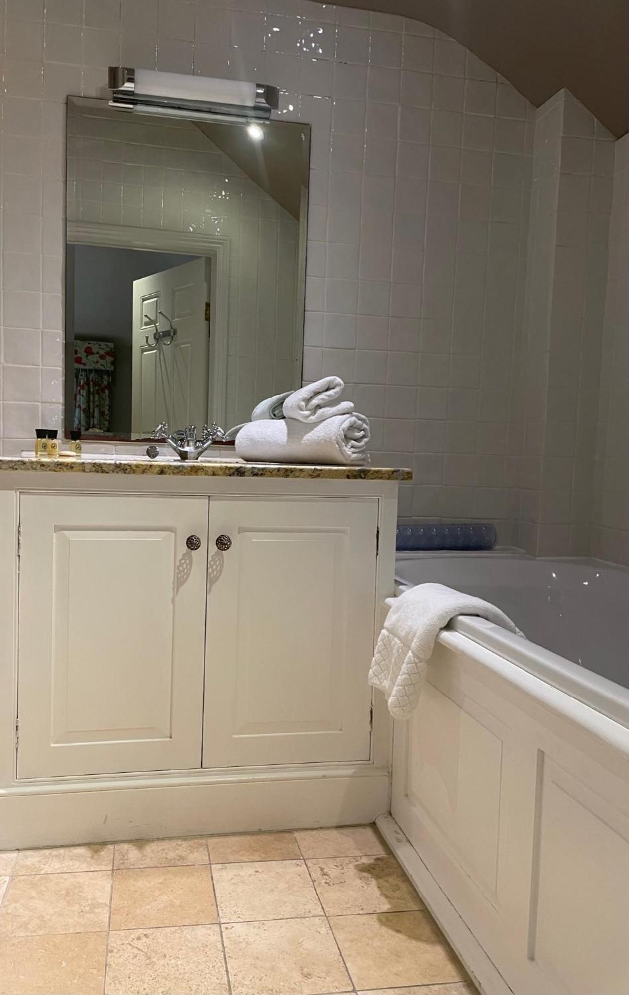 The Crown, Bildeston Hotel ภายนอก รูปภาพ