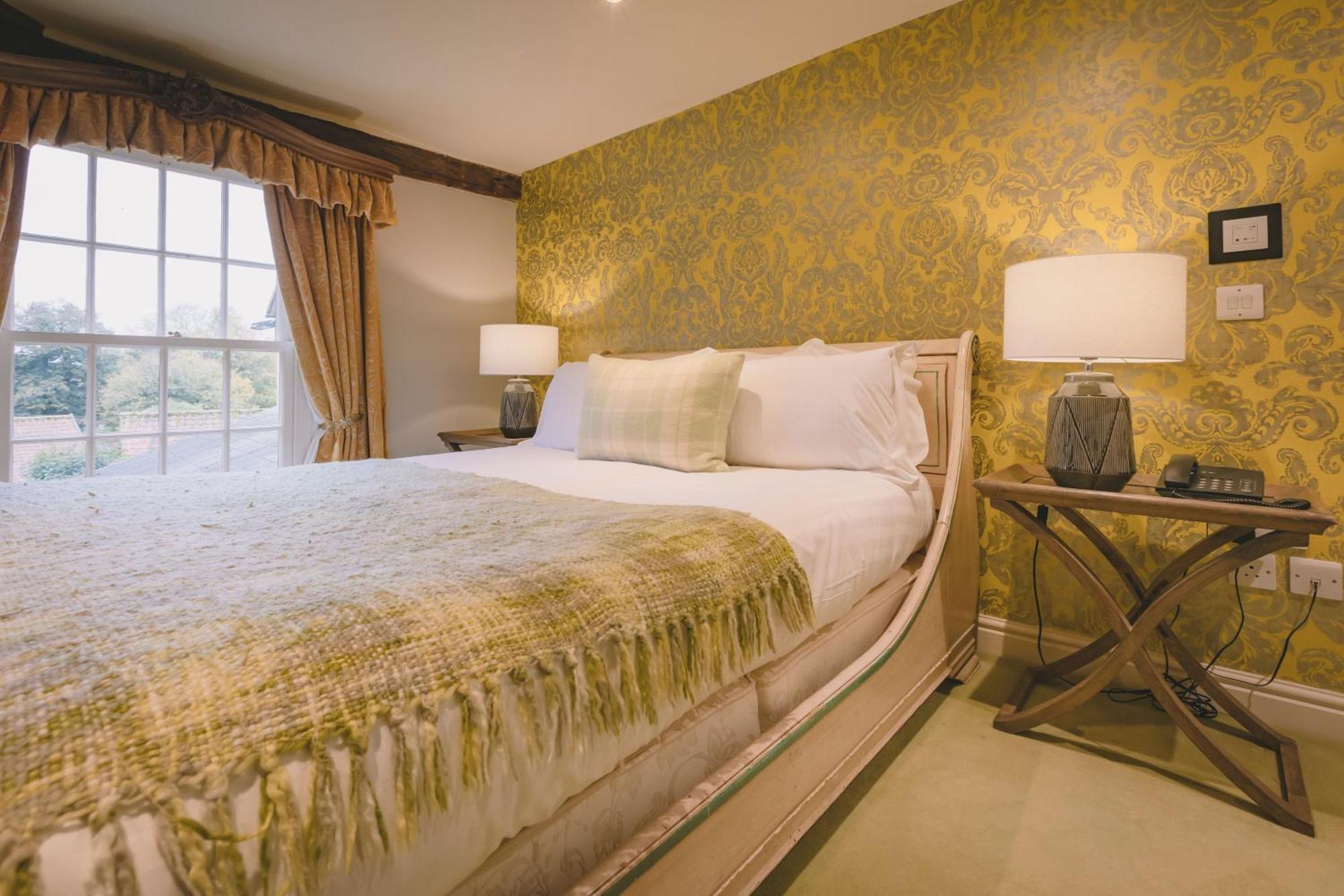 The Crown, Bildeston Hotel ภายนอก รูปภาพ