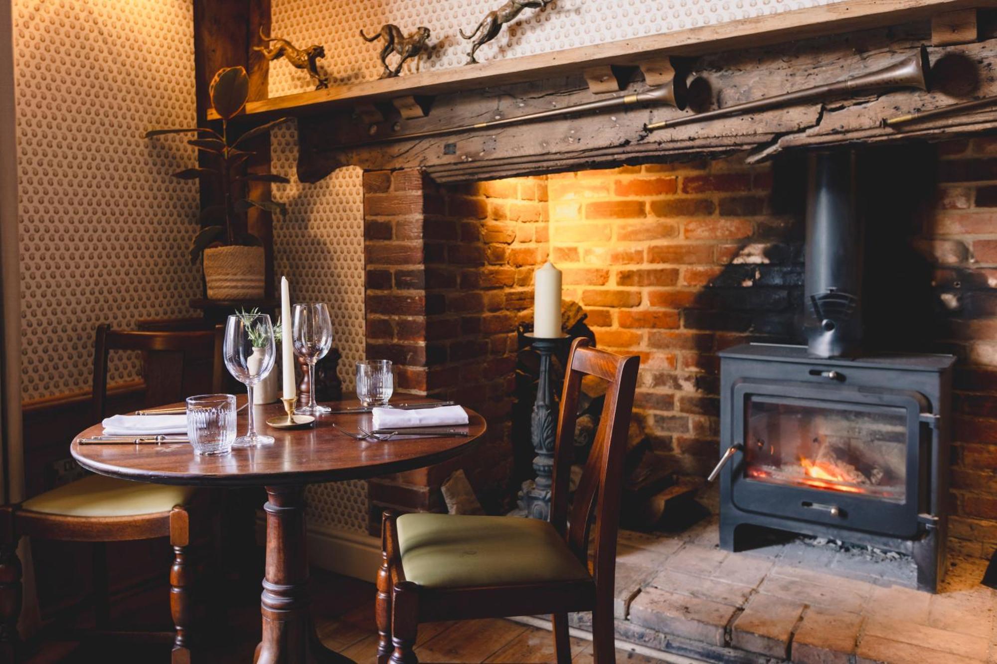 The Crown, Bildeston Hotel ภายนอก รูปภาพ